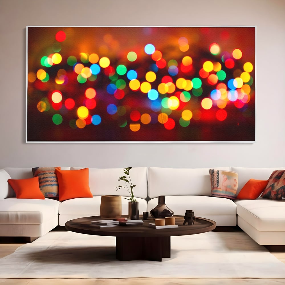 Tablou canvas cu tablou canvas cu lumini bokeh, in rama de aluminiu argintiu, pe perete intr-un living